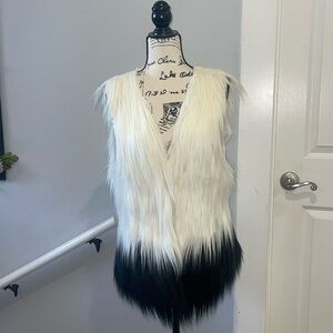 “Neiman Marcus” ✨ Women’s Monochrome Black/White Faux Fur Vest- Size Medium